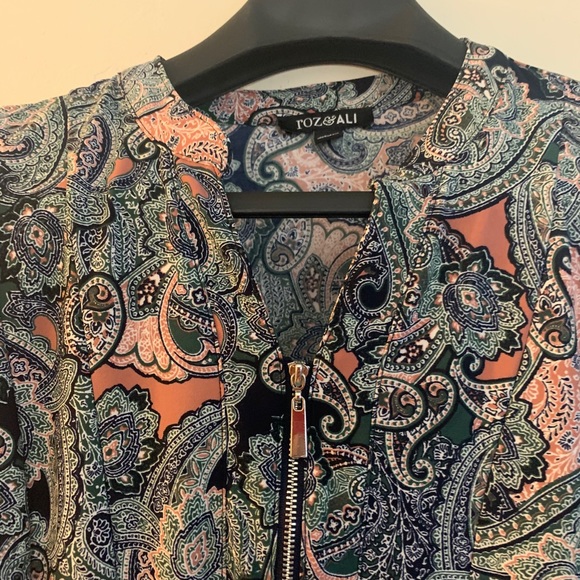 Blouse - Picture 2 of 6